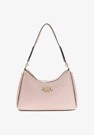 Sac à main Guess rose clair avec motif embossé, plaque logo dorée et bandoulière noire ajustable.