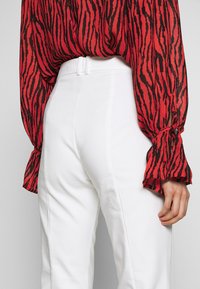 InWear Kalhoty - white