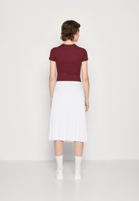 Lacoste Falda acampanada - white