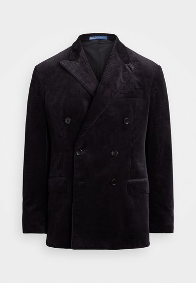 Blazer duplo em veludo escuro com lapelas em bico, quatro botões pretos e bolsos com aba da Polo Ralph Lauren.