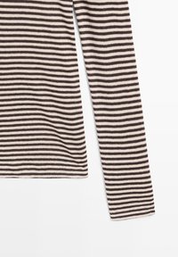 Long-sleeve top in a soft, stretchy fabric featuring alternating dark brown and beige horizontal stripes. Fitted design with a crew neck.