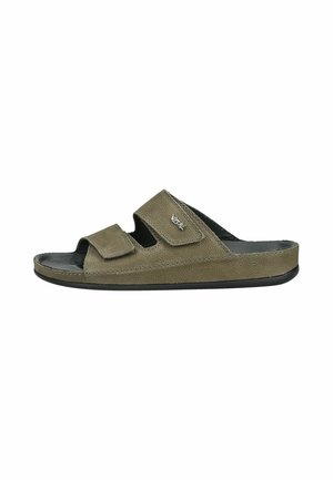 Olivengrøn åbent tå-sklip-sandal med to justerbare velcrolukninger og sort sål, sidevisning på hvid baggrund.