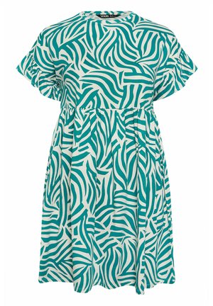 Vestido de manga corta para niño pequeño con cintura fruncida y patrón abstracto de rayas de cebra en tonos turquesa y blanco.