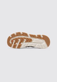 Suela de calzado Keen con una suela de goma que presenta un patrón de surcos en zigzag. Combinación de colores entre marrón y blanco, texturizada para mayor agarre.