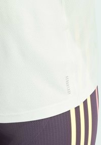 adidas Performance OTR B  - T-shirt de sport - linen green