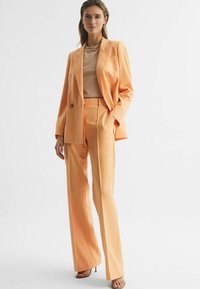 Reiss Paprasti marškinėliai - camel