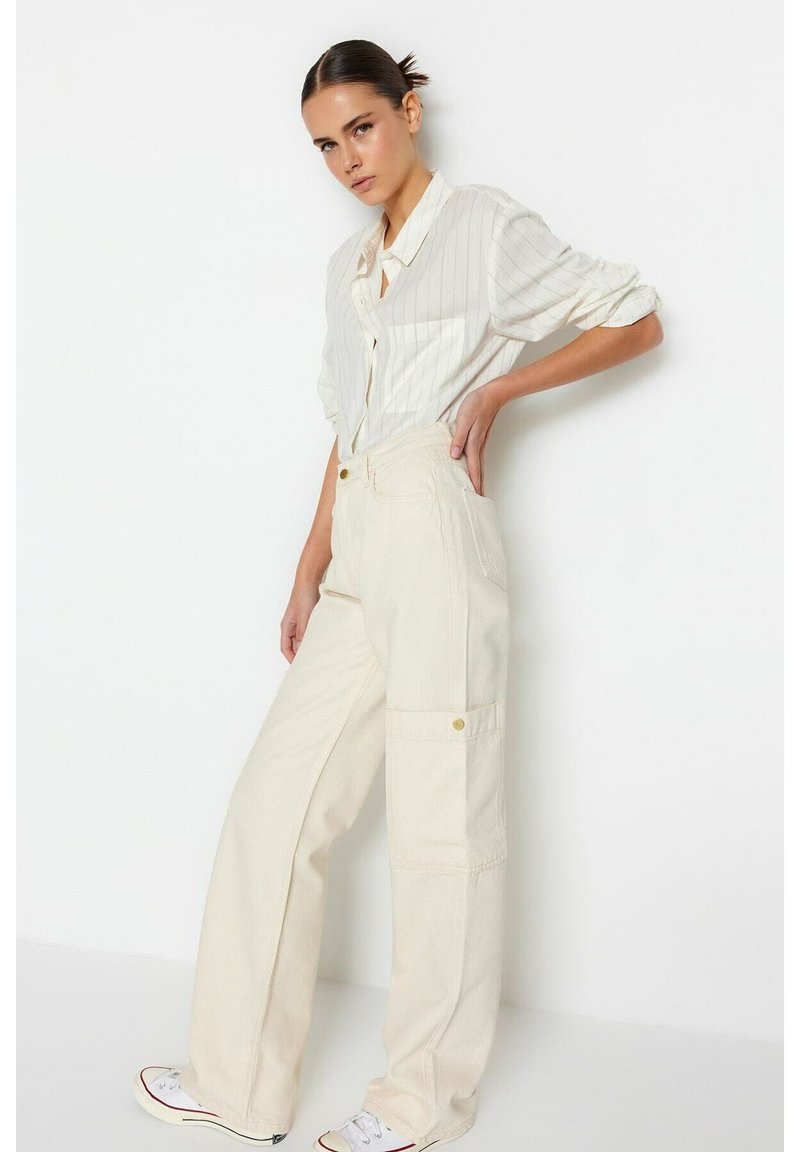 Trendyol Flared Jeans cream/offwhite Zalando.ie