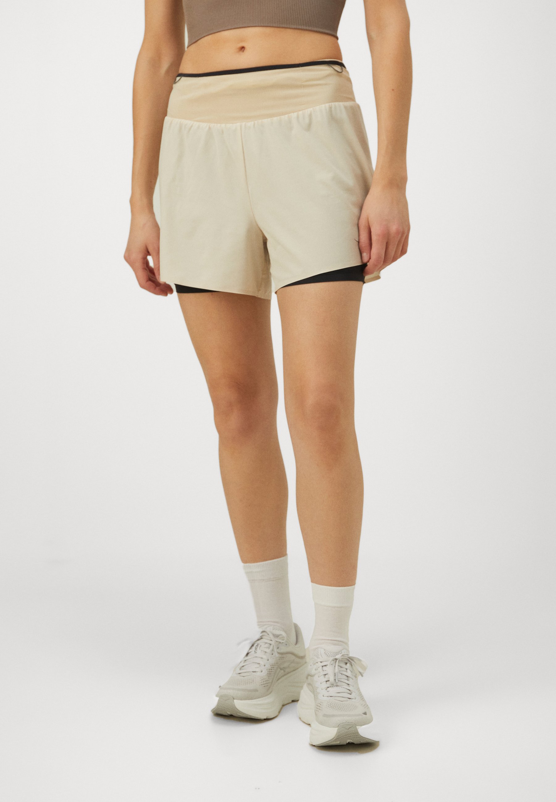 HOKA ホカ SKYGLIDE SHORT オートミール ランニングパンツ