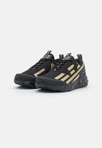 EA7 Emporio Armani ULTIMATE KOMBAT UNISEX - Trainers - triple black/gold