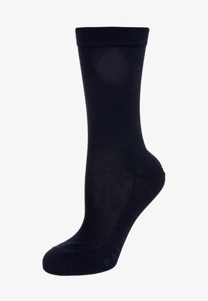 Navy-blaue Baumwollsocken mit einem gerippten Bündchen, glatter Textur sowie verstärkter Zehen- und Fersenpartie. Mit dezentem Branding entlang der Sohle.