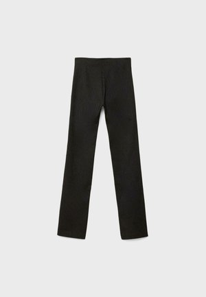 Schwarze Slim-Fit-Hosen mit dezenten vertikalen Nadelstreifen, flach auf einem hellgrauen Hintergrund präsentiert.