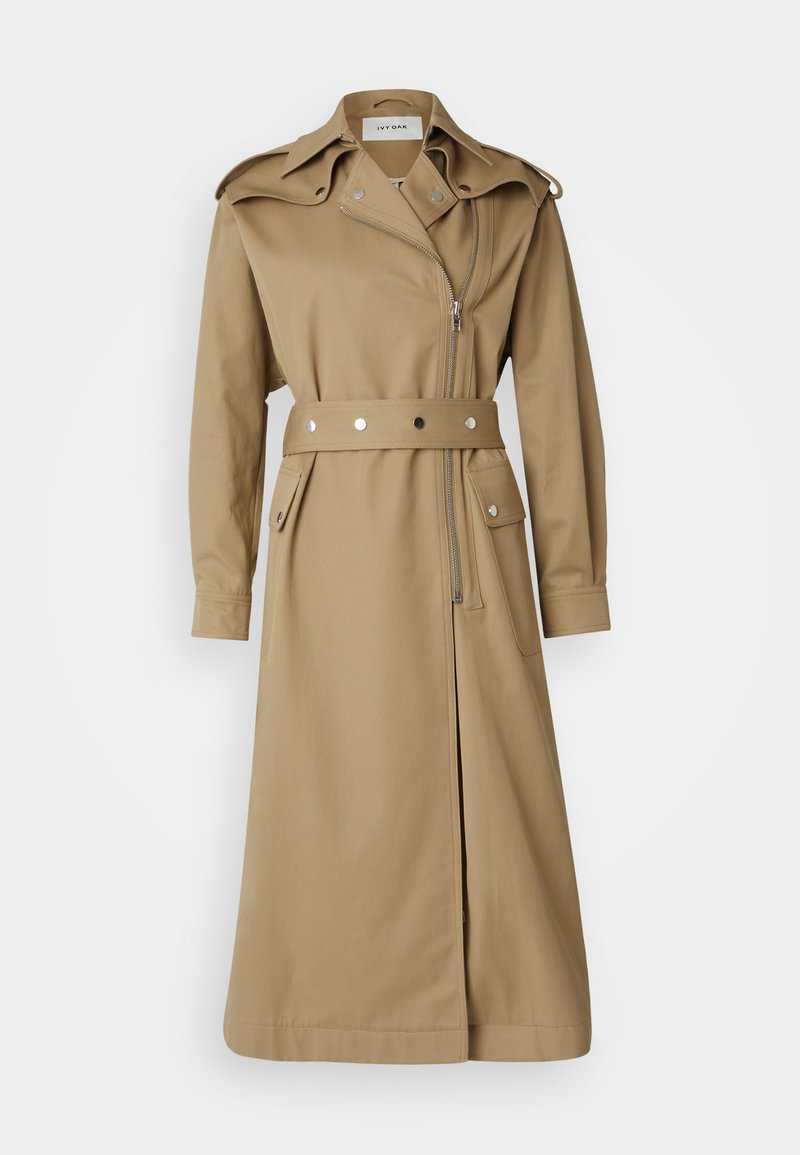 Langer khakifarbenes Trenchcoat mit strukturiertem Kragen, Reißverschluss vorne, seitlichen Taschen und tailliertem Gürtel. Verfügt über eine elegante, glatte Stofftextur.