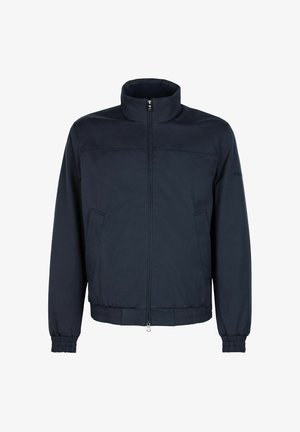 Marineblaue Reißverschlussjacke mit hohem Kragen, elastischen Bündchen und zwei Vorderentaschen, vor weißem Hintergrund präsentiert.