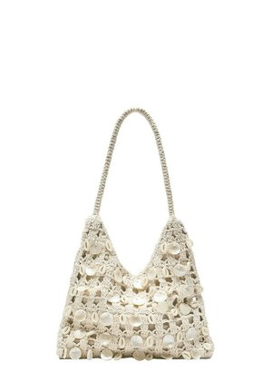 Beige gehäkelte Schultertasche, dekoriert mit runden weißen Muschelperlen, mit einem einzelnen Schlaufenhenkel und offenem Gewebedesign.