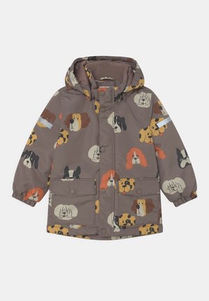Veste à capuche marron pour enfant avec motif coloré de visages de chiens en dessin animé et poches avant à rabat avec boutons.