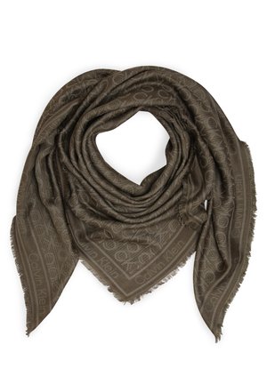 Brun trekants tørklæde med subtilt Calvin Klein logo mønster og frynser i kanterne, lagt fladt og løst foldet.