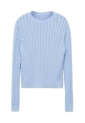 Helles blaugraues Kabelstrickpullover mit langen Ärmeln, Rundhalsausschnitt, gerippten Bündchen und Saum, der ein strukturiertes Muster im gesamten Stoff aufweist.