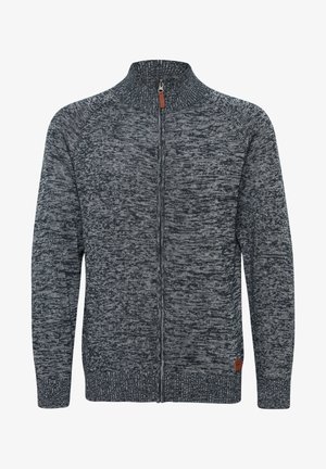 Grauer gestrickter Reißverschluss-Pullover mit strukturiertem Muster, Stehkragen und gerippten Bündchen. Verfügt über einen Lederakzent am Saum.