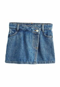 Jupe en denim avec un lavage bleu clair, un design à cinq poches et une fermeture à boutons sur le devant. Le tissu a une texture légèrement usée et des accents de couture.