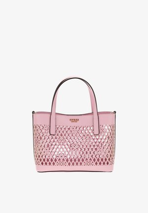 Sac à main Guess en cuir rose avec double poignées et motif à treillis perforé avec découpes florales.