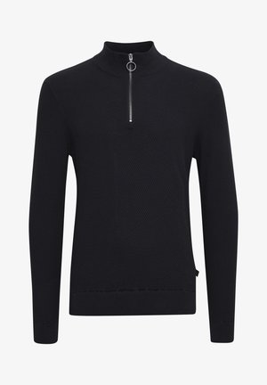 Schwarzes Langarm-Polo mit hohem Kragen, ausgestattet mit einem halben Reißverschluss und strukturiertem Muster. Der Stoff hat ein dezentes, gewebtes Erscheinungsbild.