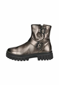Botines metálicos de bronce con una textura suave, que presentan dos hebillas negras y una suela de goma negra gruesa.