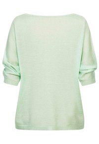 Pull en maille vert clair avec un col large et des manches trois-quarts. Présente une finition texturée et une coupe décontractée.
