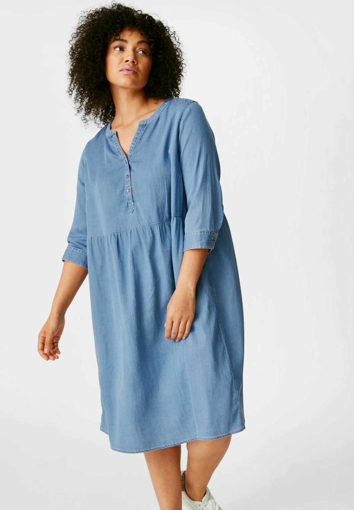 C A Jeanskleid Light Blue Denim Zalando De 