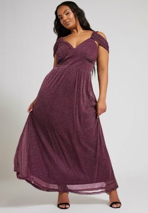 Vestido maxi en púrpura oscuro con textura brillante, con escote en V, mangas cortas y falda fluida. Tela suave con un ajuste favorecedor.