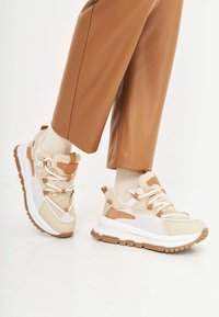 Cesare Gaspari Tenisky - beige