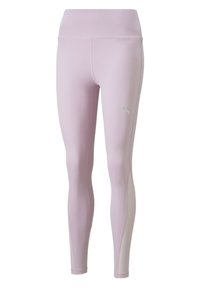 Leggings de color púrpura claro, confeccionados con una tela elástica, que cuentan con una cinturilla alta y un pequeño logo en la parte inferior de la pierna. Textura suave, diseño ajustado.