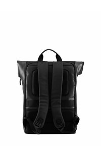 Zaino nero con spallacci imbottiti, maniglia superiore, dettagli in rete e una finitura elegante e resistente all'acqua. Include una chiusura con zip e una tasca laterale.