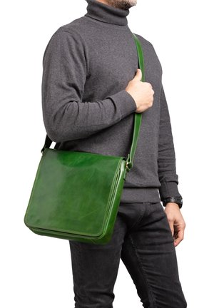 Chiara Ferretti, Schoudertas - green