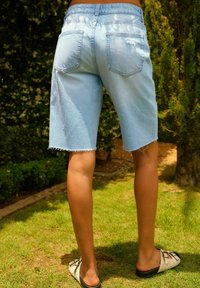 Next RIPPED BERMUDA - REGULAR FIT - Denimshorts - bleach