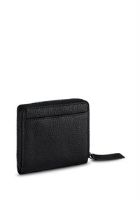 Portefeuille en cuir noir avec surface texturée, doté d'une fermeture éclair et d'un emplacement pour carte à l'extérieur. Forme rectangulaire compacte.