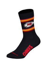 Schwarze Socke mit roten und gelben Streifen, einem Kansas City Chiefs-Logo auf der Wade und "CHIEFS" in roten Buchstaben auf dem Fuß.