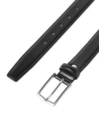 Ceinture en cuir noir avec une boucle en métal argenté brillant, présentant une texture lisse, des bords droits et des trous d'ajustement régulièrement espacés.