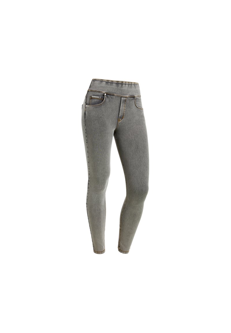 Leggings en jean gris avec une coupe slim, dotés d'une taille haute, deux poches avant et des surpiqûres contrastantes. Texture lisse et design minimaliste.