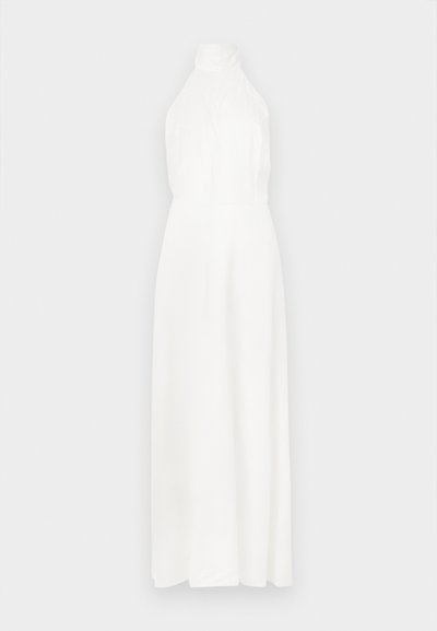 Rochie maximă albă fără mâneci, cu guler înalt, dintr-un material neted, cu un corset ajustat și fustă fluidă. Design simplu, fără modele vizibile.