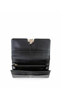 Cartera de cuero negra con múltiples compartimentos para tarjetas, bolsillo con cremallera y un cierre en tono dorado. El interior presenta una textura suave y una sutil marca.