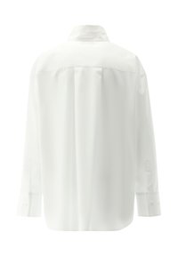 Camicia bianca con colletto strutturato, maniche lunghe e polsini abbottonati. Tessuto liscio con un design pulito e minimalista, senza motivi visibili.