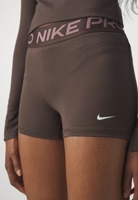 Nike Performance SHORT - Leggings - baroque brown/white