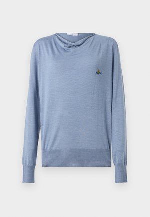 Plavi džemper dugih rukava od mekog, laganog pletenog materijala s naboranim dekolteom, rebrastim rubom i ukrasima na manžetnama; sadrži mali vezani dizajn.