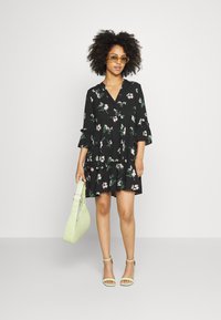 Vero Moda Petite VMEASY SHORT DRESS - Vestido de dia - black