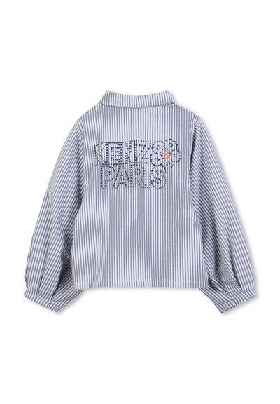 Chemise à col rayée bleue et blanche, arborant un design graphique en texte au dos en marine et orange. Manches longues et bouffantes, coupe décontractée.