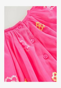 Sélectionné, bright pink