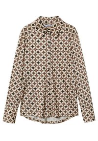 Braun gemusterte Langarmbluse mit einem geometrischen Design in Creme- und Dunkelakzenten. Mit Spitzkragen und Knopfverschluss.