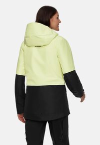 Wasserdichte Jacke in Neon-Gelb und Schwarz. Mit Kapuze, Reißverschluss vorne und elastischen Bündchen. Hergestellt aus glattem, strapazierfähigem Material.