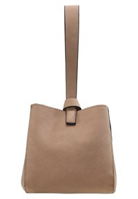 Vaaleanruskea mokkanahkainen laukku, jossa on jämäkkä muoto, tasapohja ja yksittäinen yläkahva. Siinä on lenkitetty hihna ja mustat koristeompeleet.