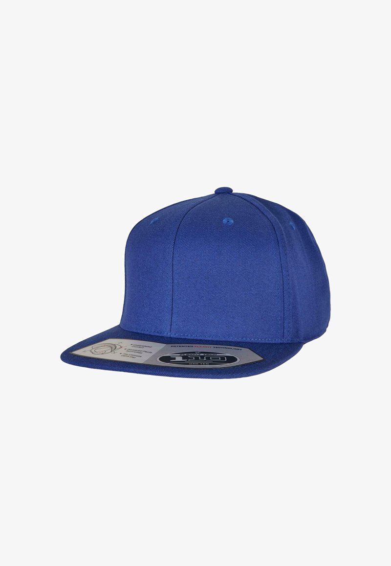 Kék, lapos peremű baseball sapka, strukturált koronával és hat panellel. Az alsó részén részletezés található, valamint méretjelzés a napellenzőn.
